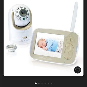 Infant Optics DXR-8 baby monitor.